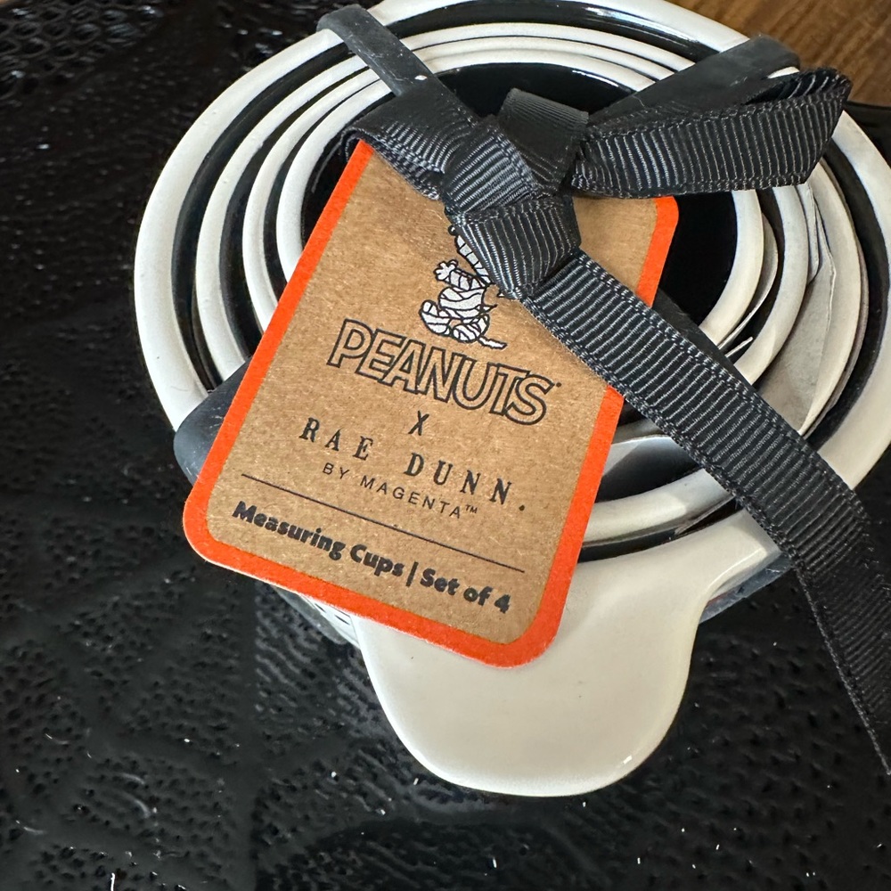 Halloween peanuts, snoopy, measuring cups